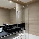 Mgm & Residences - Le Roc Des Tours 4* ル・グラン・ボルナン