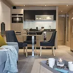 Mgm & Residences - Le Roc Des Tours 4* ル・グラン・ボルナン